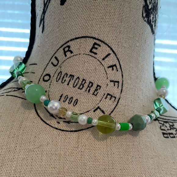 💚 Green Choker - Upcycled from Vintage Beads - Picture 3 of 6